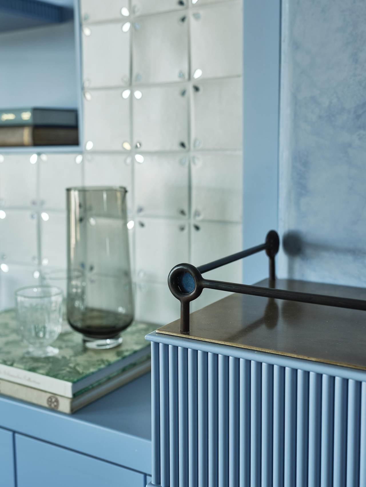 Ceramic tiles with embedded reflective glass